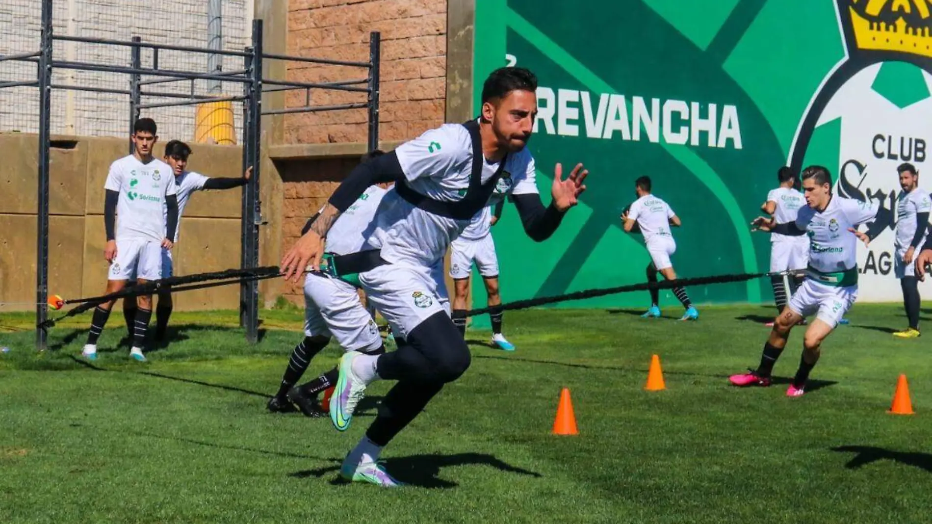 Santos-entrenamiento (1)